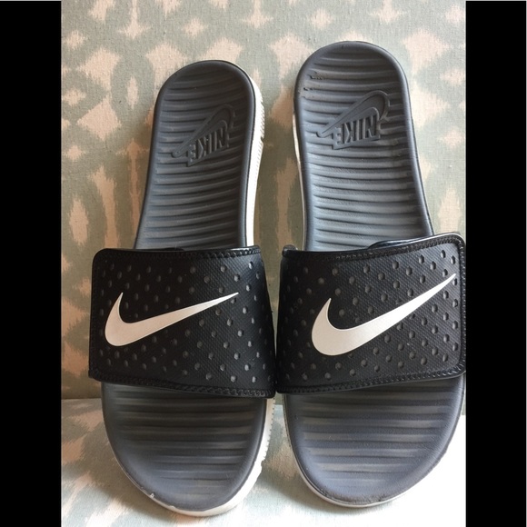 nike flip flops size 13